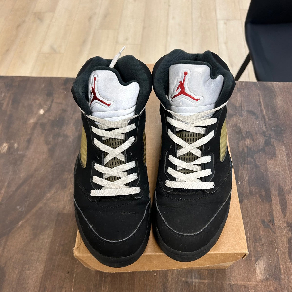 Jordan 5 Retro Black Metallic (2016) Size 8.5 (Pre-Owned) - Image 2