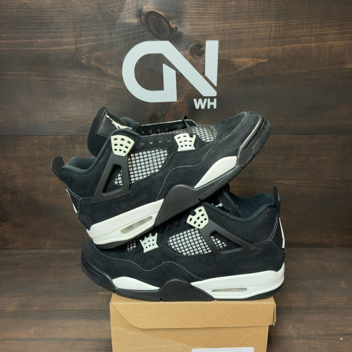 Jordan 4 Retro White Thunder Size 10.5 (Pre-Owned) - Image 1