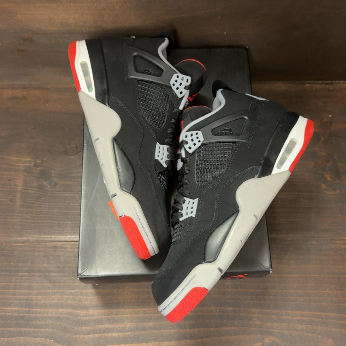 Jordan 4 Retro Bred (2019) - Image 2