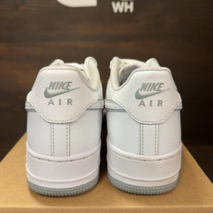 Nike Air Force 1 Low LV8 White Wolf Grey Black (GS) Size 6.5Y (Pre-Owned) - Image 4