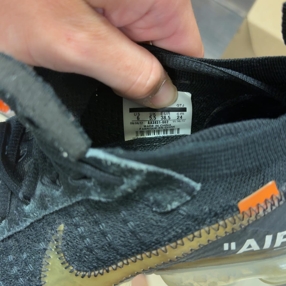Nike Air VaporMax Off-White Black (2018) Size 6 (Pre-Owned) - aux