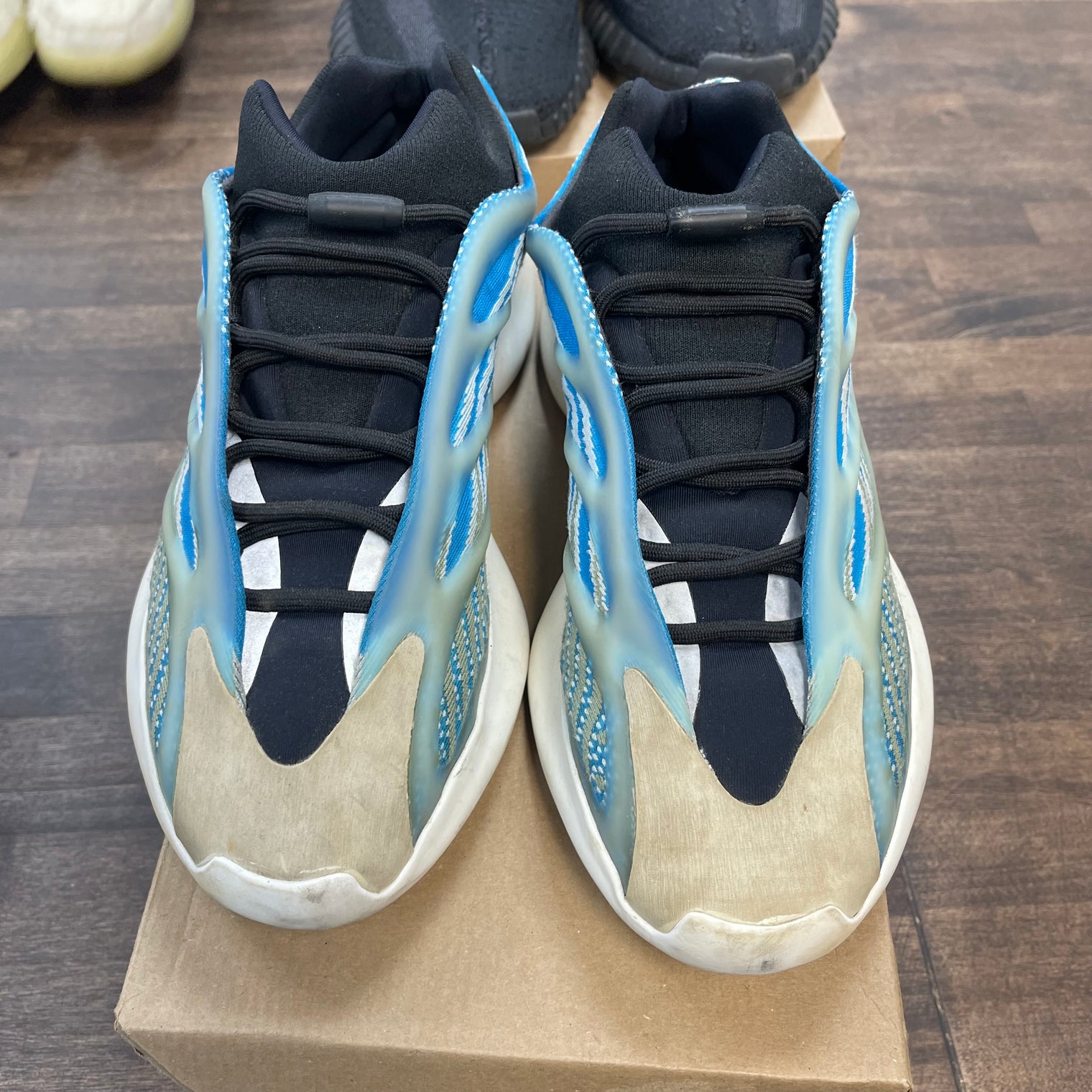 Arzareth Yeezy 700 V3 (USED, No Box)