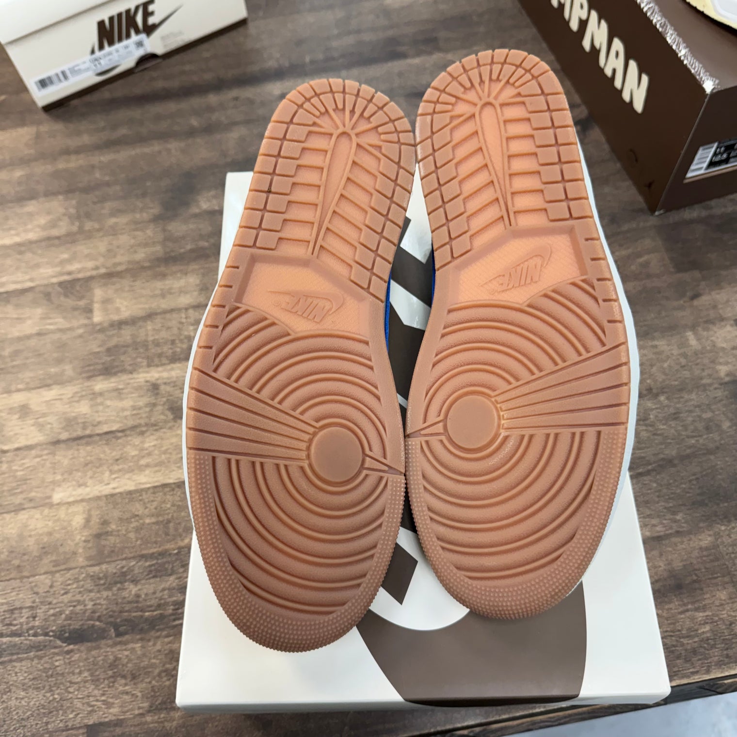 (W) Canary Travis Scott Jordan 1 Low OG SP (USED)
