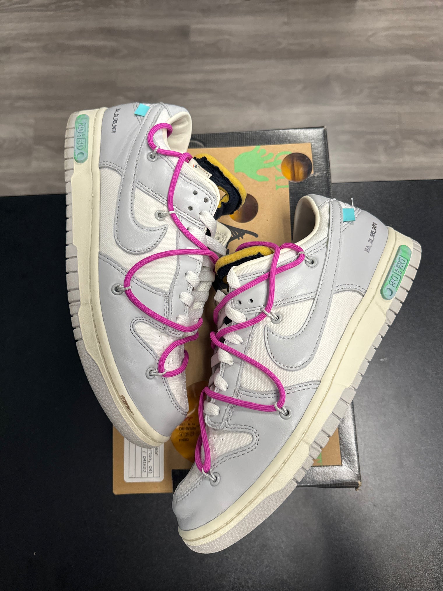 Lot 30 Off White Dunk Low (USED)