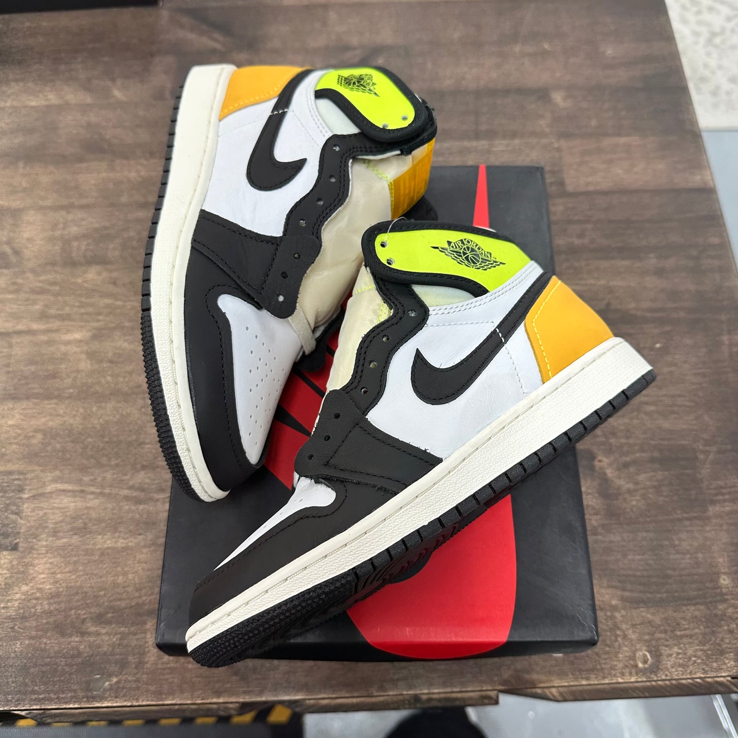 Volt Jordan 1 High (GS) (USED)