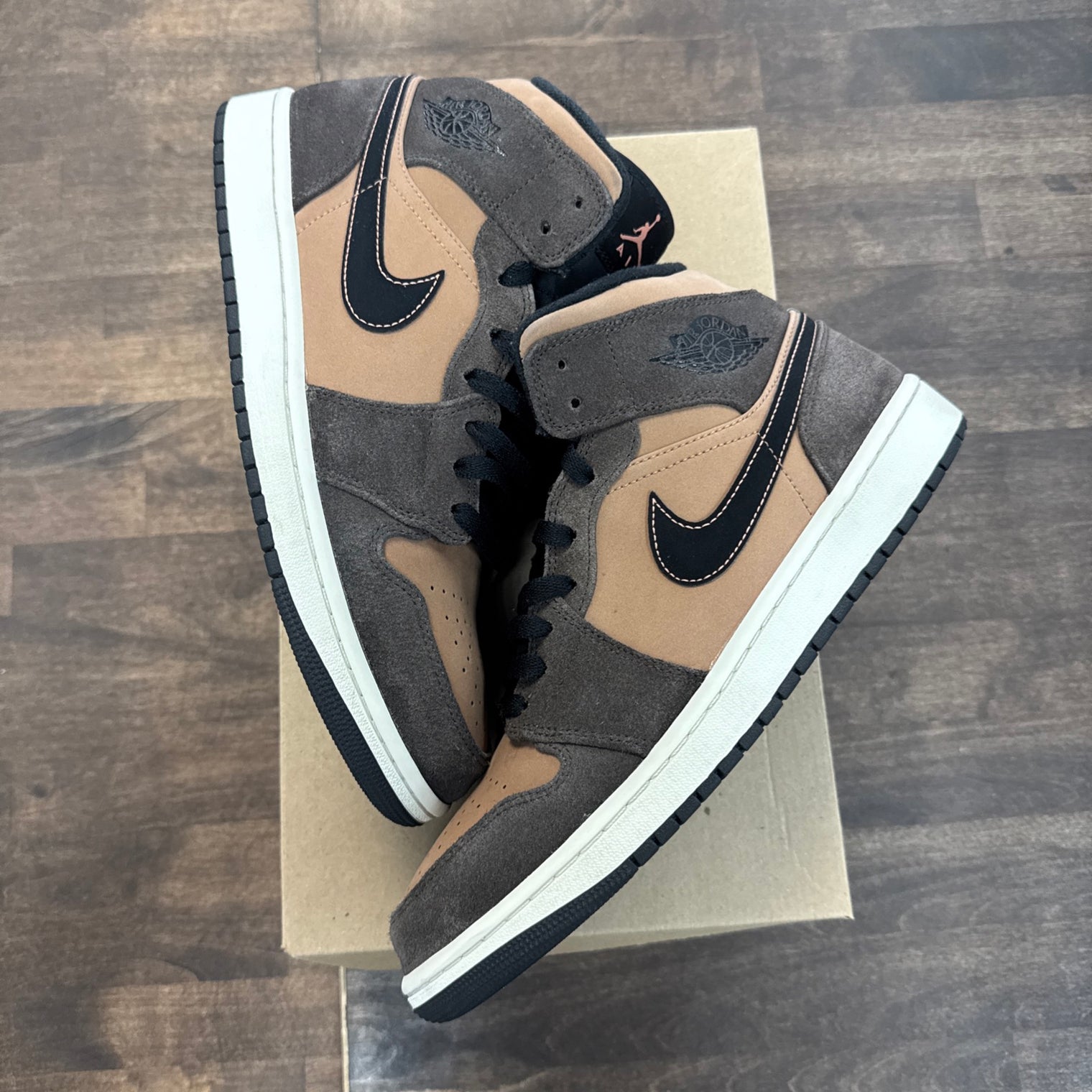 Chocolate Jordan 1 Mid (USED,No Box)
