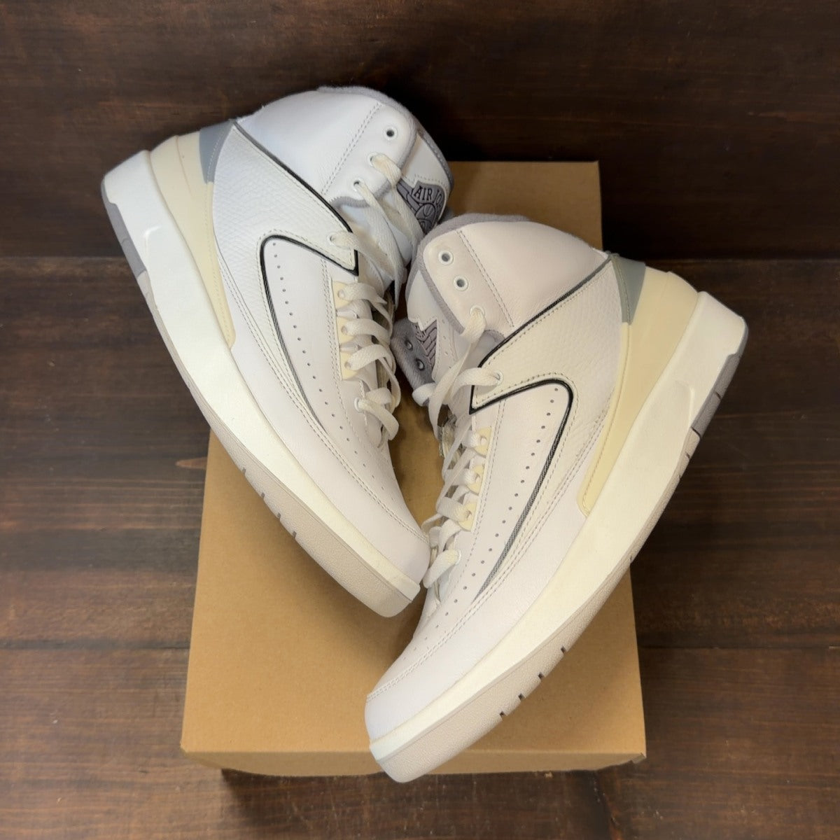 Jordan 2 Retro Cement Grey Size 9.5 (Pre-Owned) - Image 2