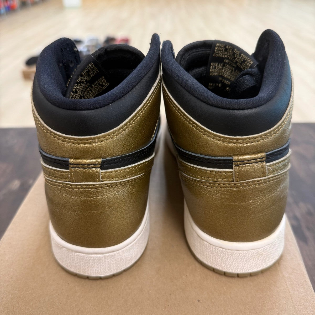 Jordan 1 Retro High OG Black Metallic Gold (GS) Size 5Y (Pre-Owned) - Image 4