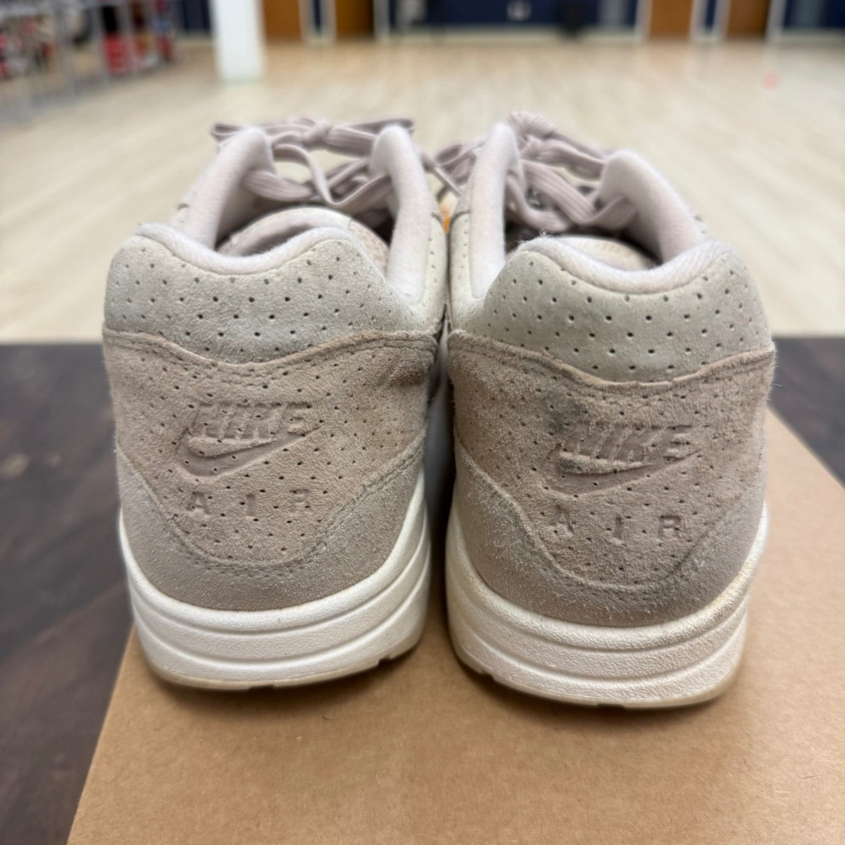 Nike Air Max 1 Desert Sand Suede Size 9 (Pre-Owned) - Image 5