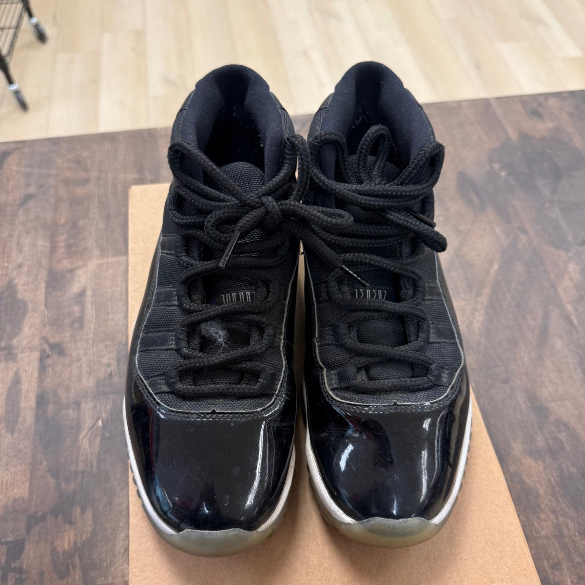 Jordan 11 Retro Space Jam (2016) Size 8 (Pre-Owned) - Image 2
