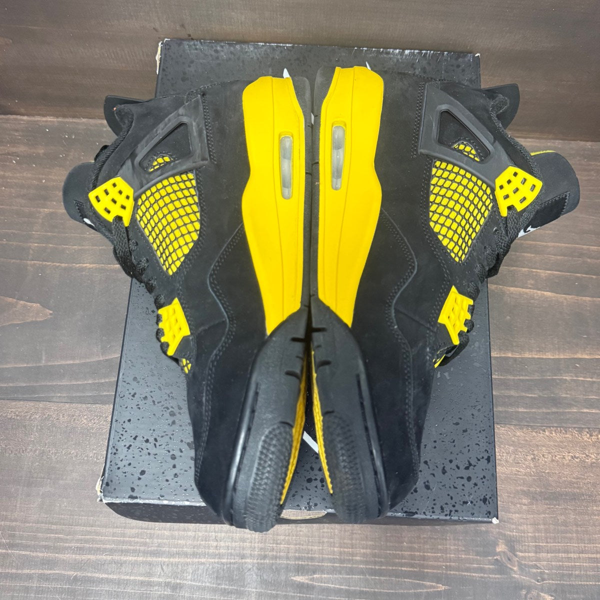 Jordan 4 Retro Thunder (2023) - Image 3