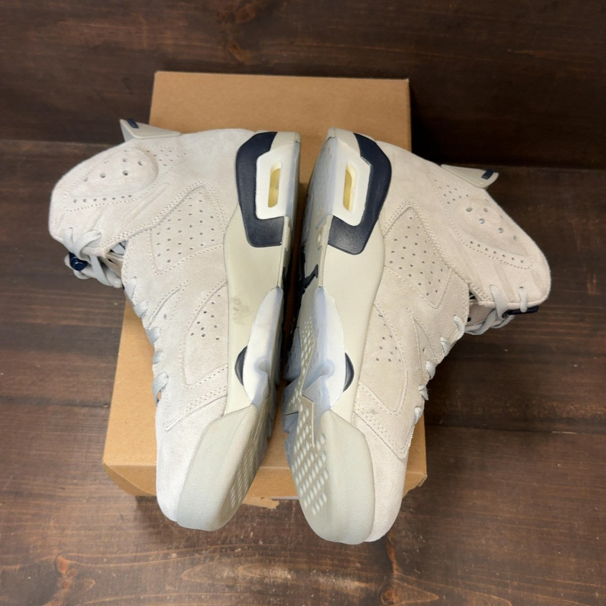 Jordan 6 Retro Georgetown (2022) Size 10.5 (Pre-Owned) - Image 4