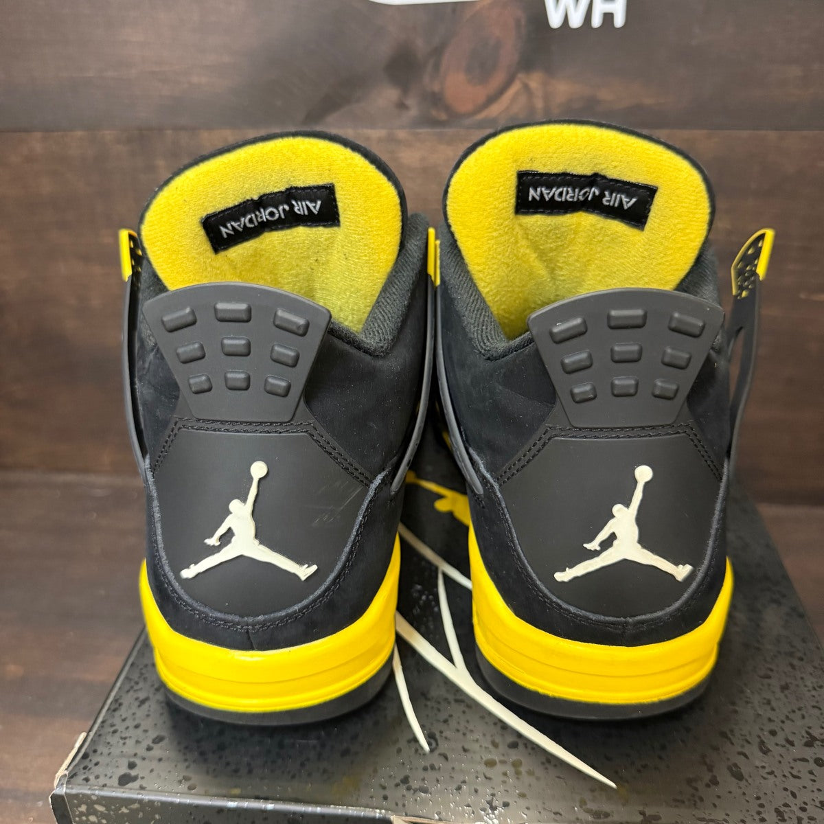 Jordan 4 Retro Thunder (2023) - Image 3