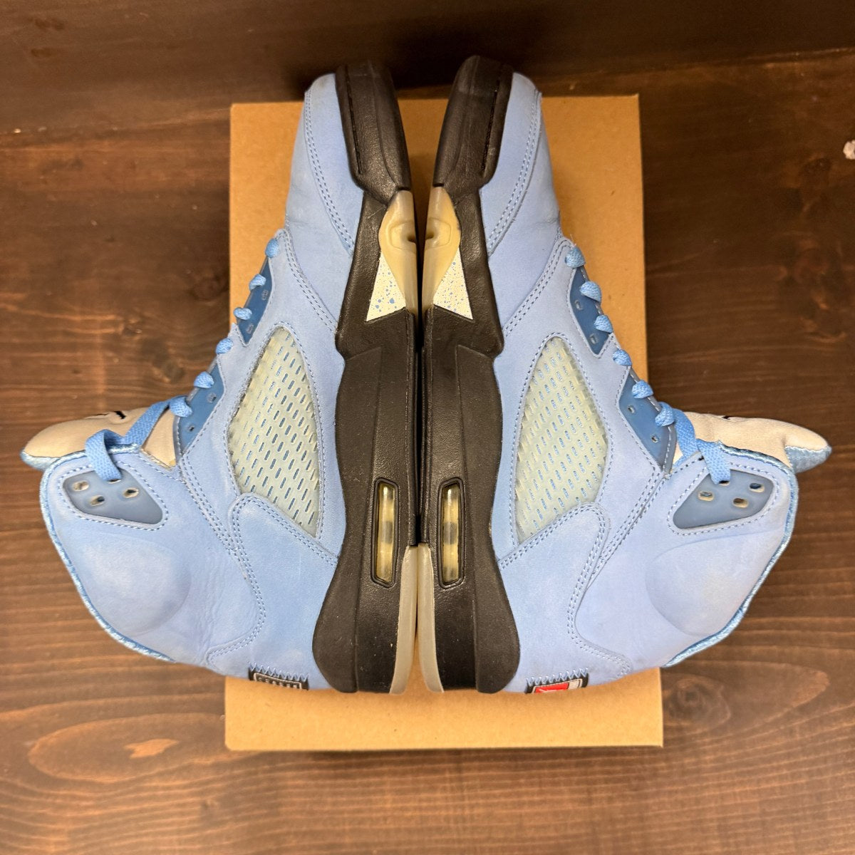 Jordan 5 Retro UNC University Blue Size 9 (Pre-Owned) - Image 5