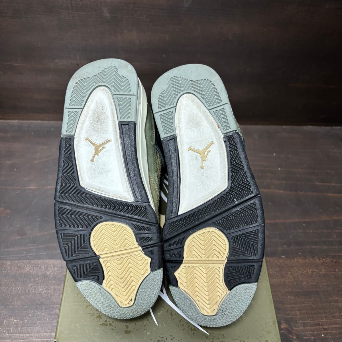 Jordan 4 Retro SE Craft Medium Olive (GS) Size 6.5Y (Pre-Owned) - box