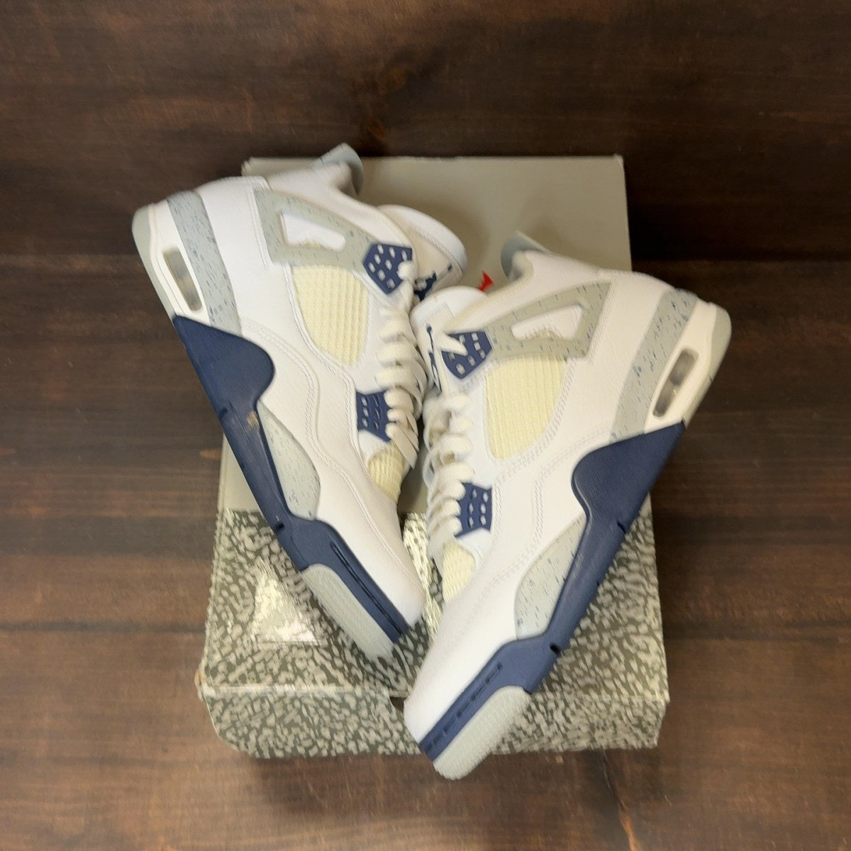 Jordan 4 Retro Midnight Navy Size 8 (Pre-Owned) - Image 2