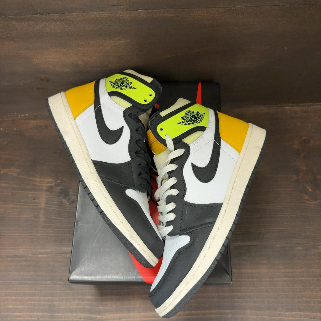Jordan 1 Retro High White Black Volt University Gold Size 9 (Pre-Owned) - Image 2