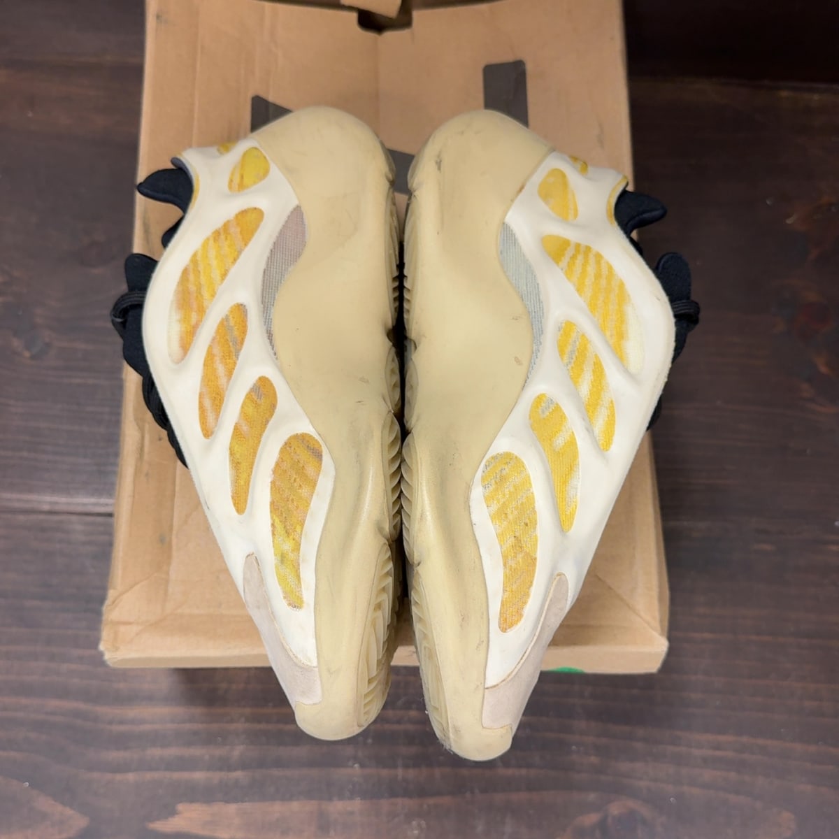 adidas Yeezy 700 V3 Safflower Size 5.5 (Pre-Owned) - aux