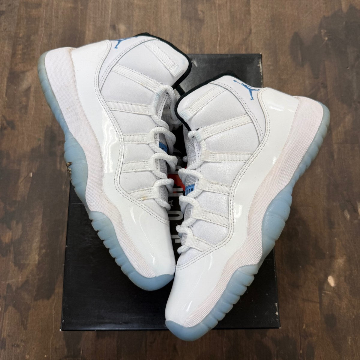 Jordan 11 Retro Legend Blue (2024) (GS) Size 7Y (Pre-Owned) - Image 1