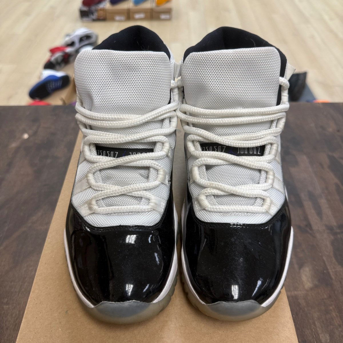 Jordan 11 Retro Concord (2018) Size 8.5 (Pre-Owned) - Image 5