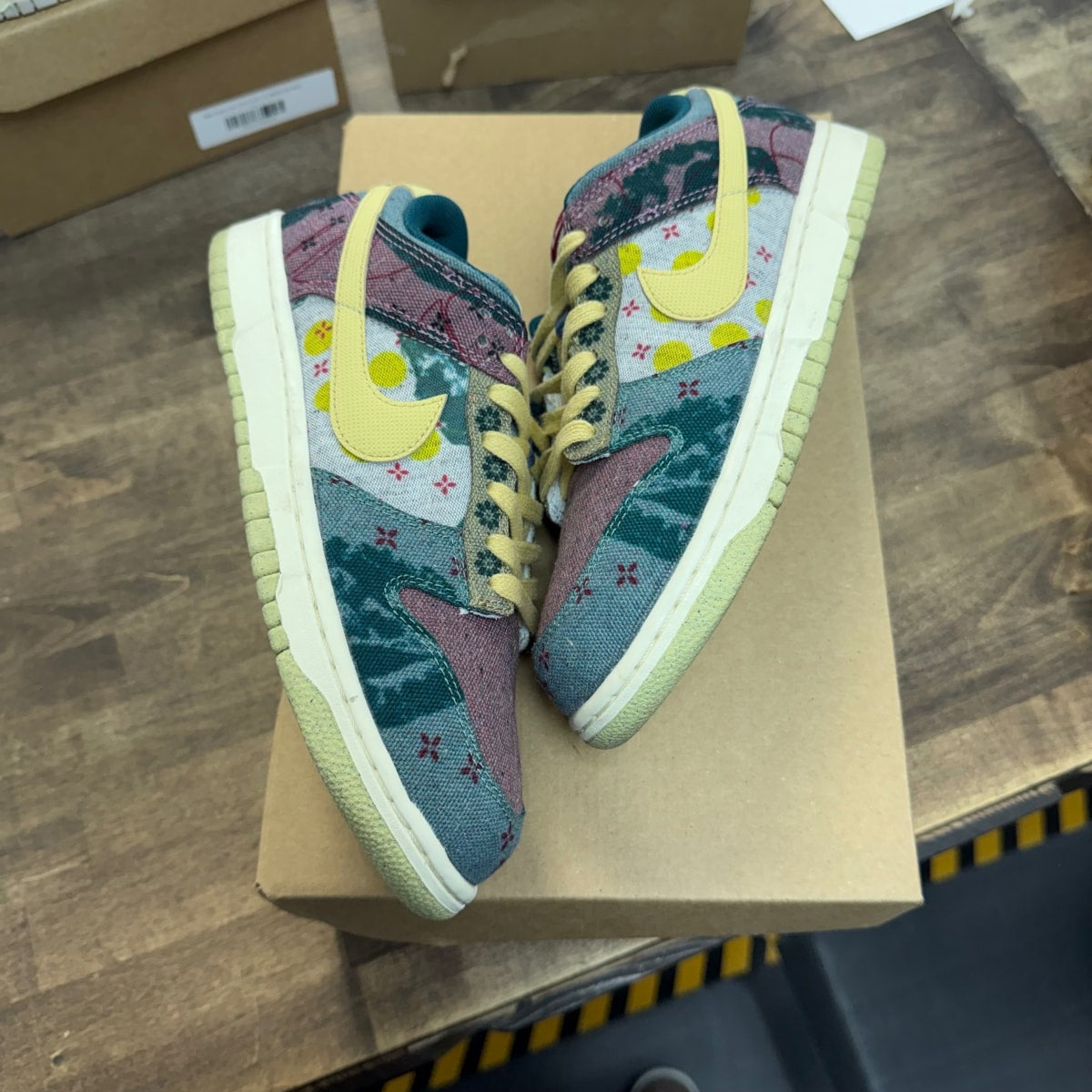 Nike Dunk Low Community Garden Size 6.5 (Pre-Owned) - Image 1