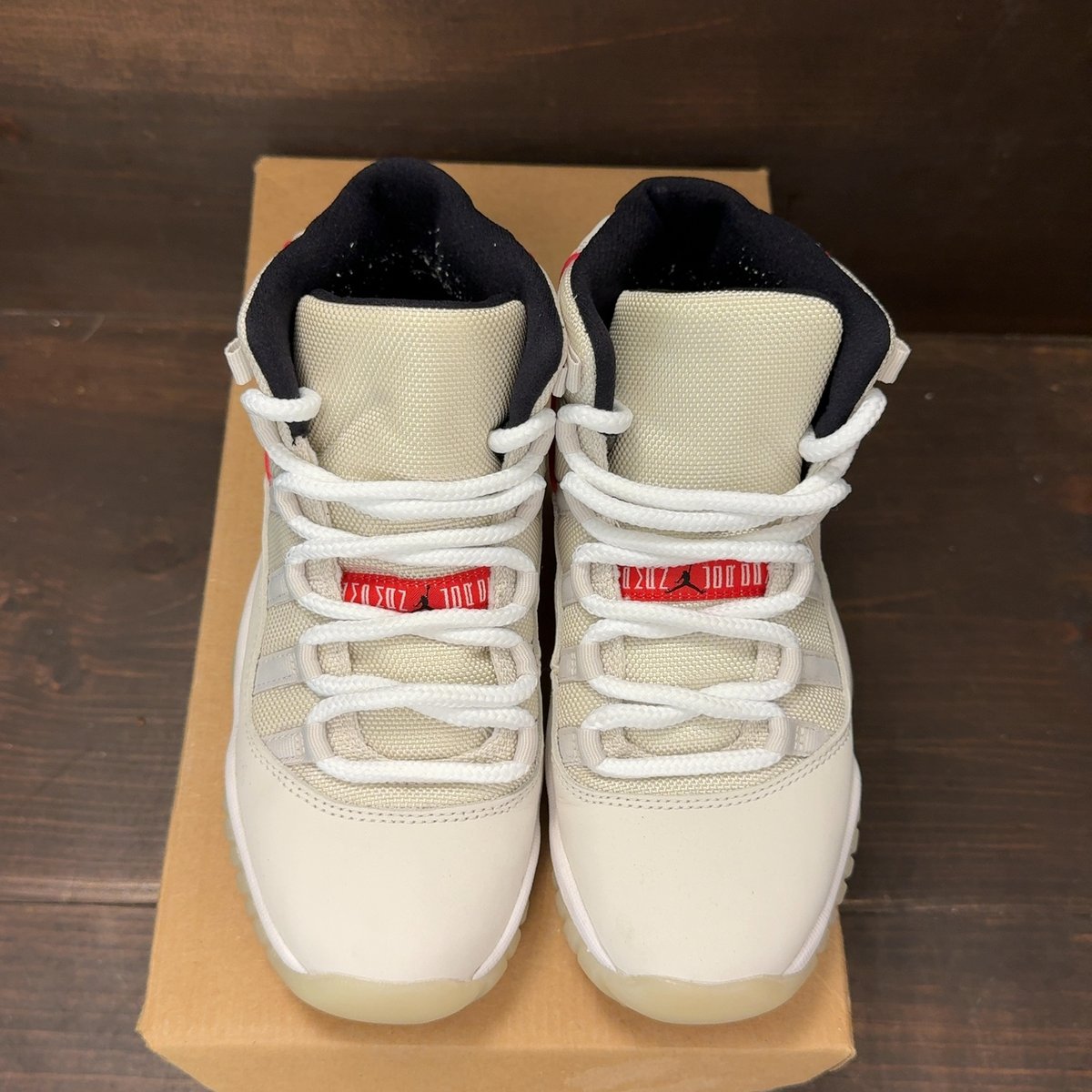 Jordan 11 Retro Platinum Tint (GS) Size 4Y (Pre-Owned) - tag