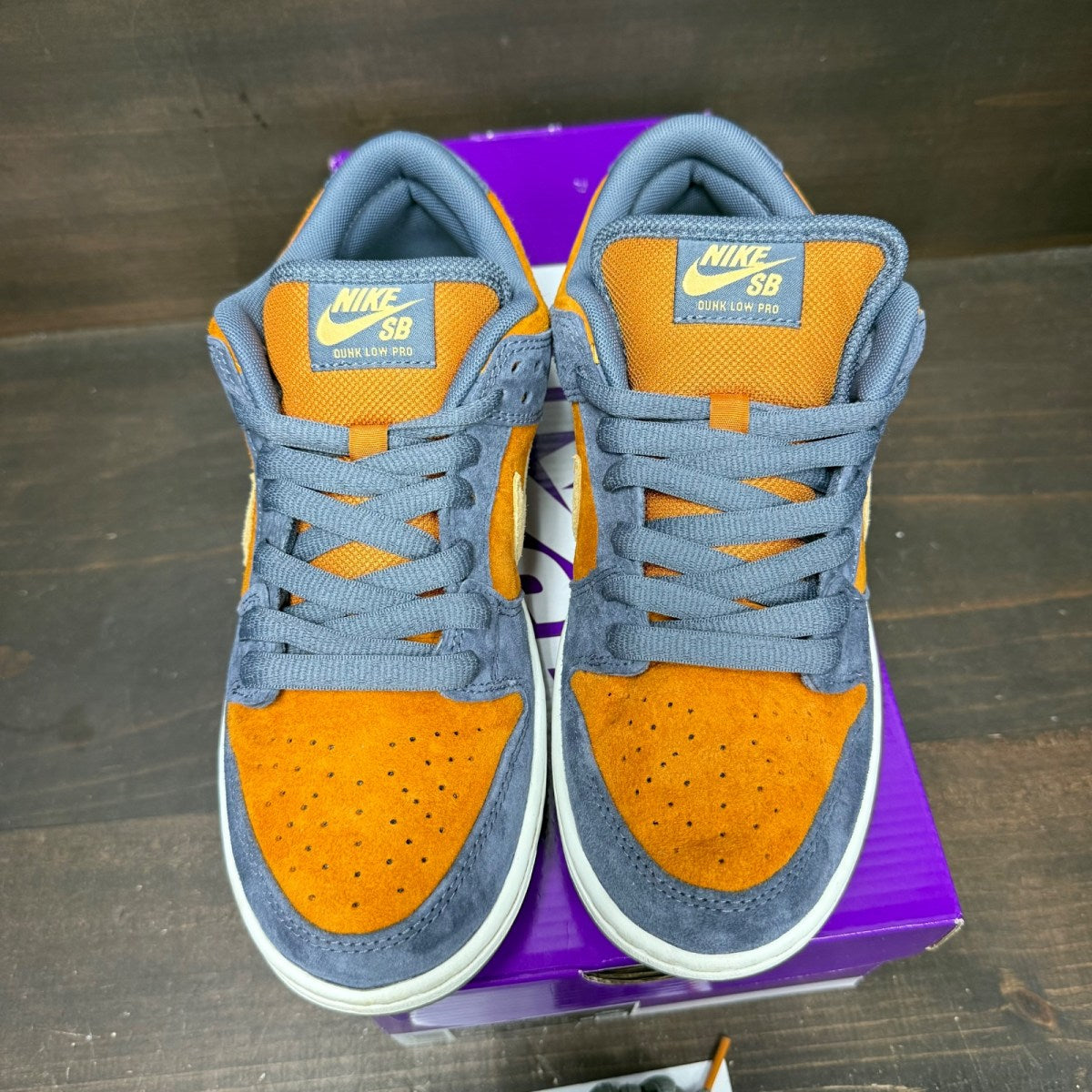 Nike SB Dunk Low Light Carbon Monarch Size 7 (Pre-Owned) - Image 2