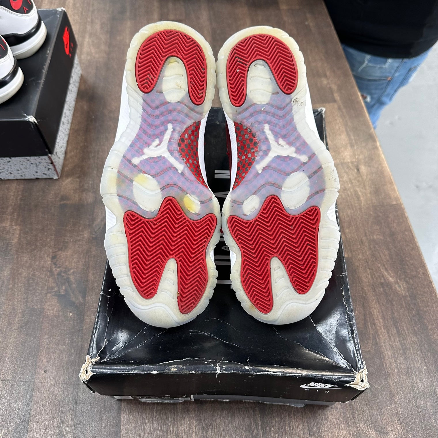 Cherry Jordan 11 (USED)