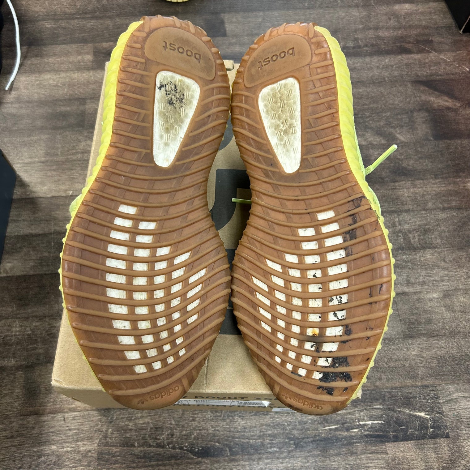 Semi Frozen Yellow adidas Yeezy Boost 350 V2 (USED)
