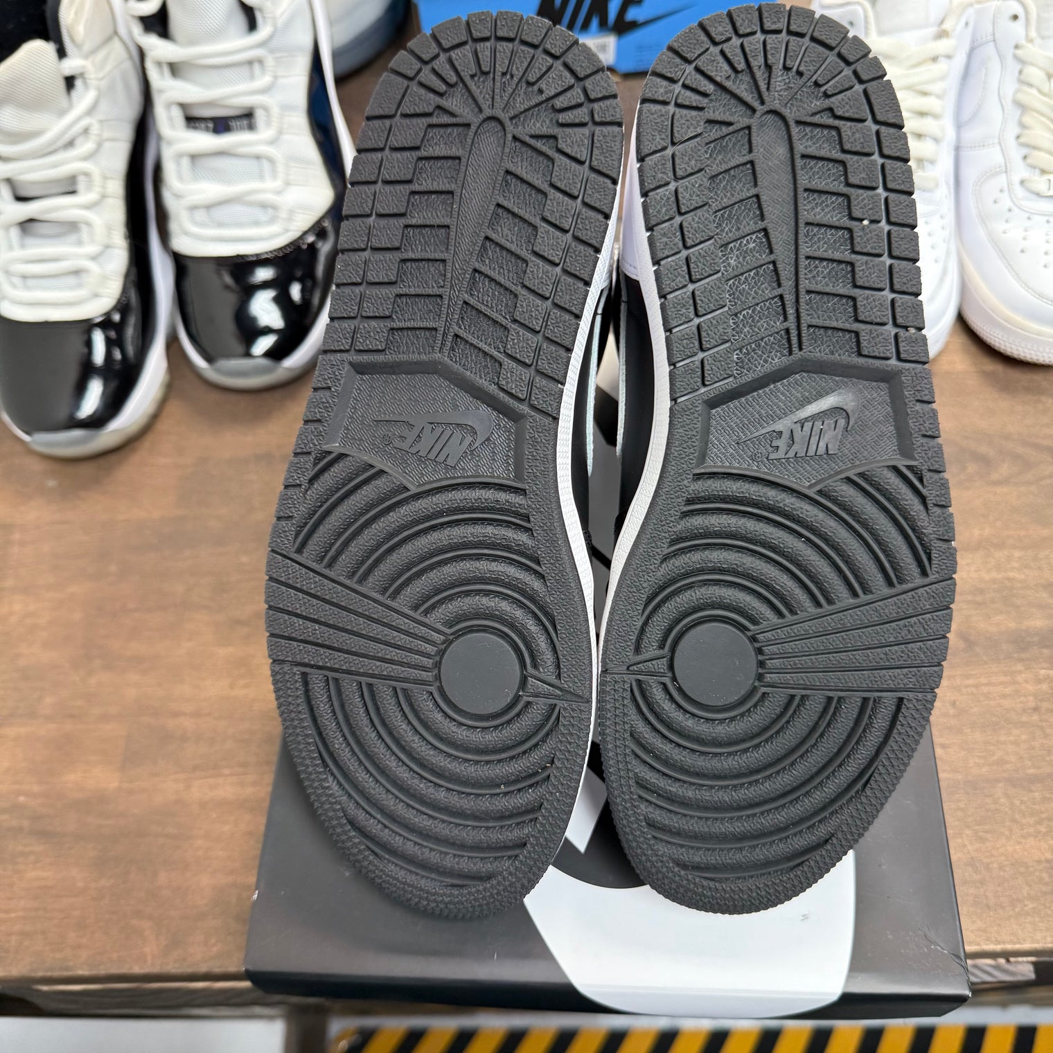 Black White Jordan 1 High OG (USED)