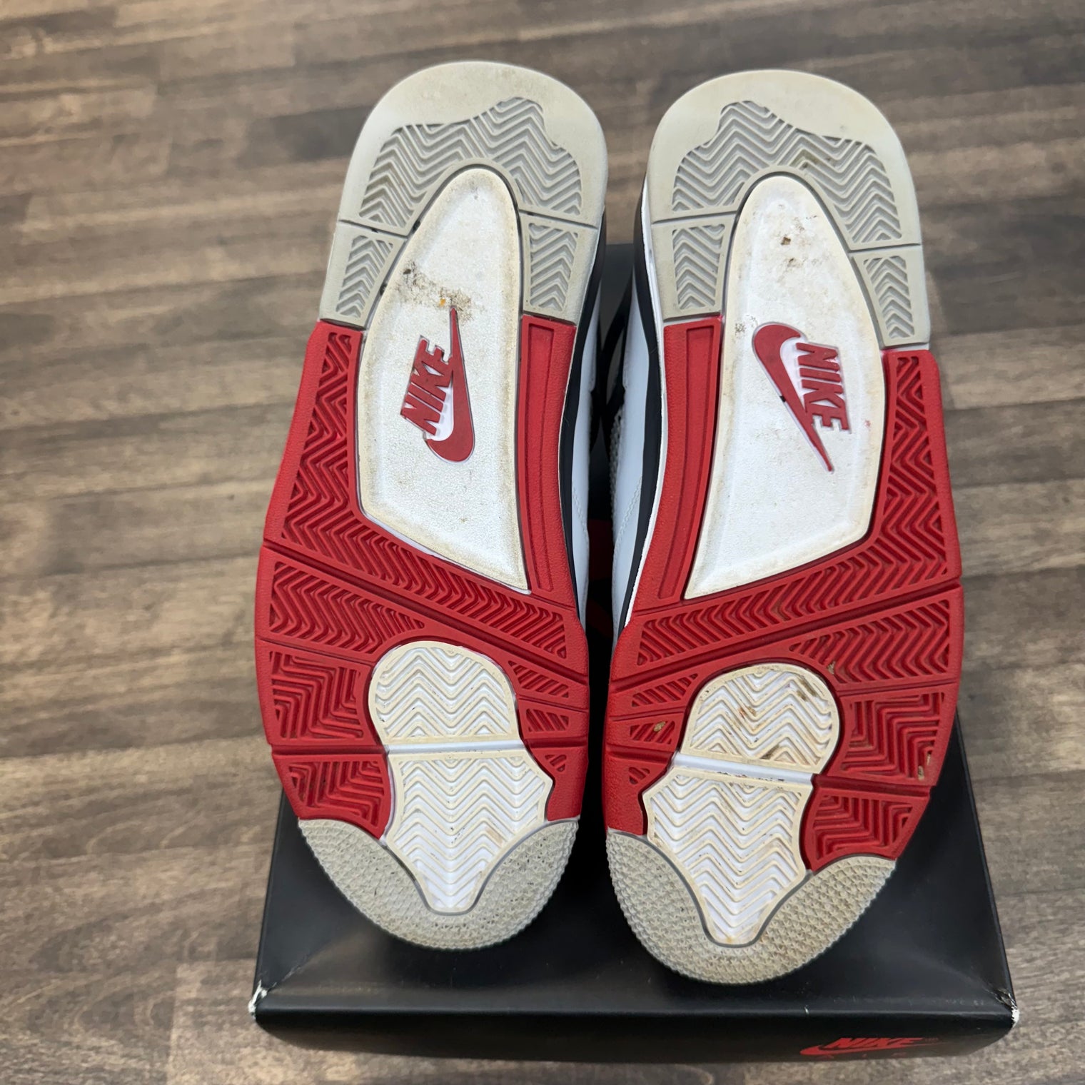 Fire Red Jordan 4 2020 (USED)