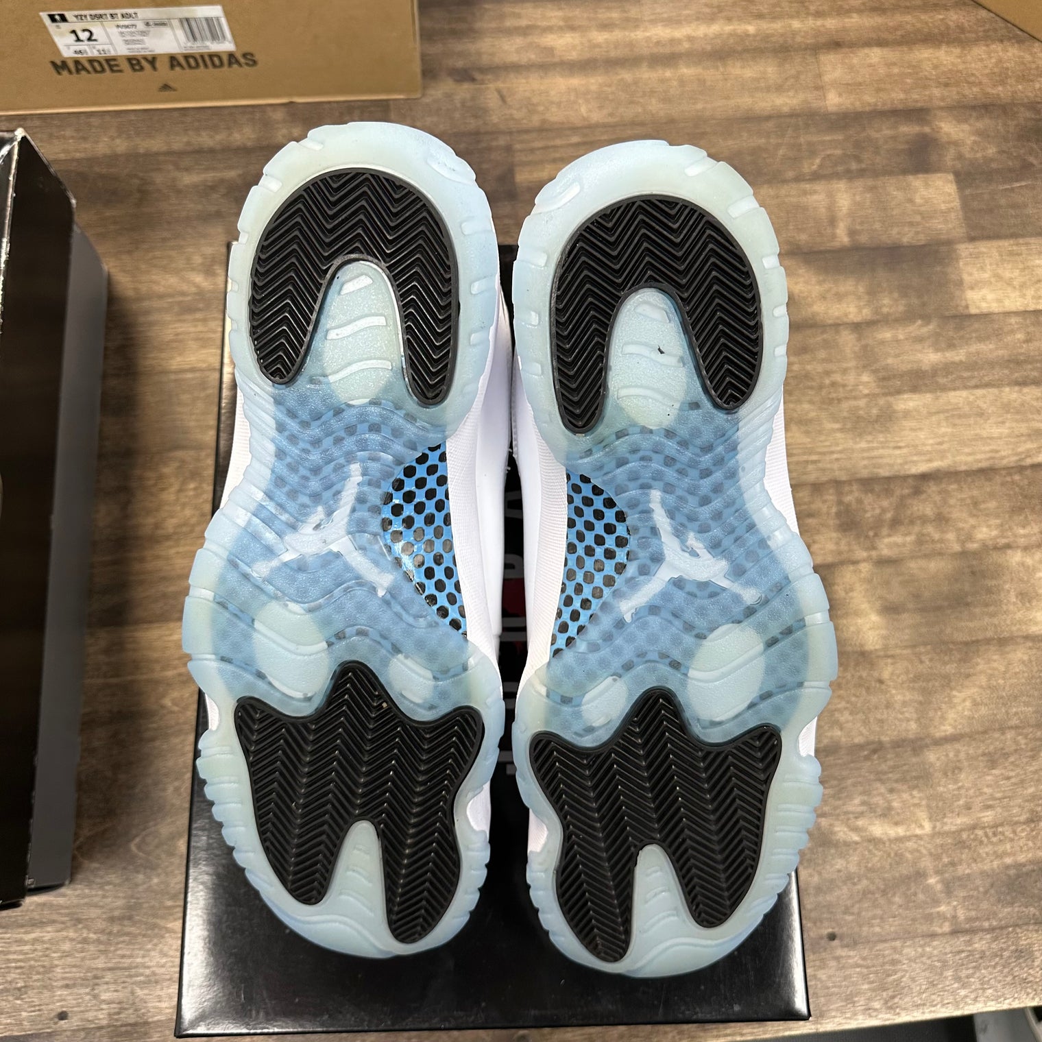 Jordan 11 Retro Legend Blue (2024) (US 11) (USED)