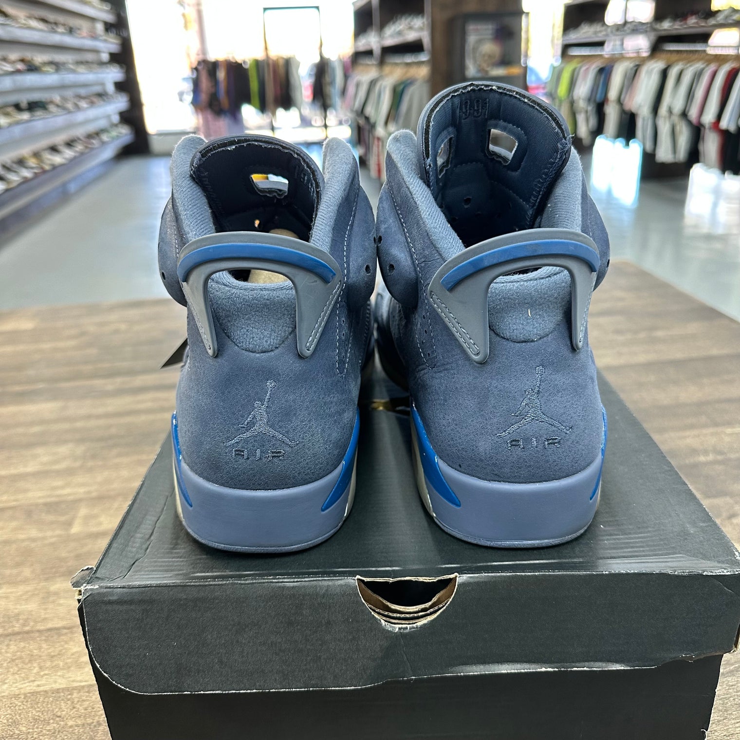 Diffused Blue Jordan 6 Retro (USED)
