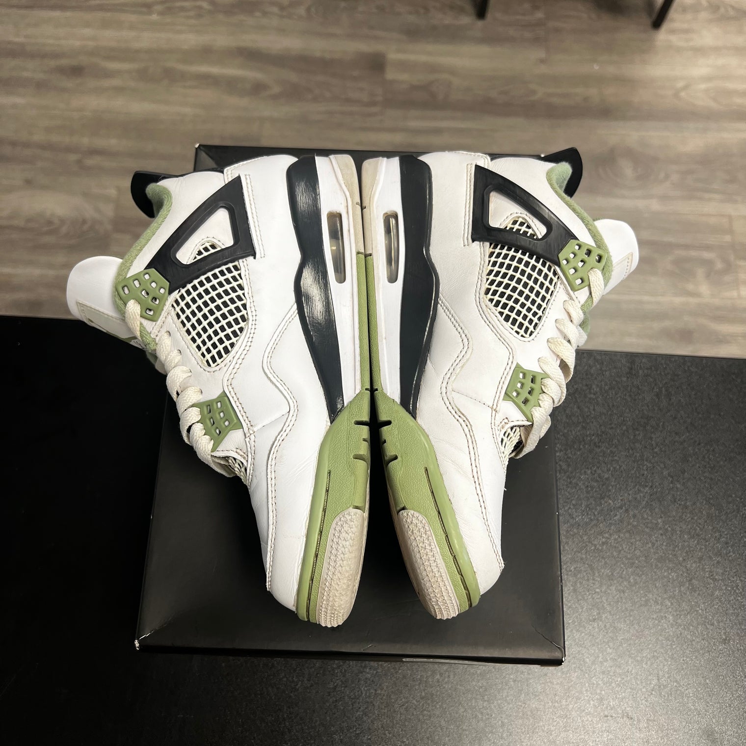 Seafoam Jordan 4 (USED)
