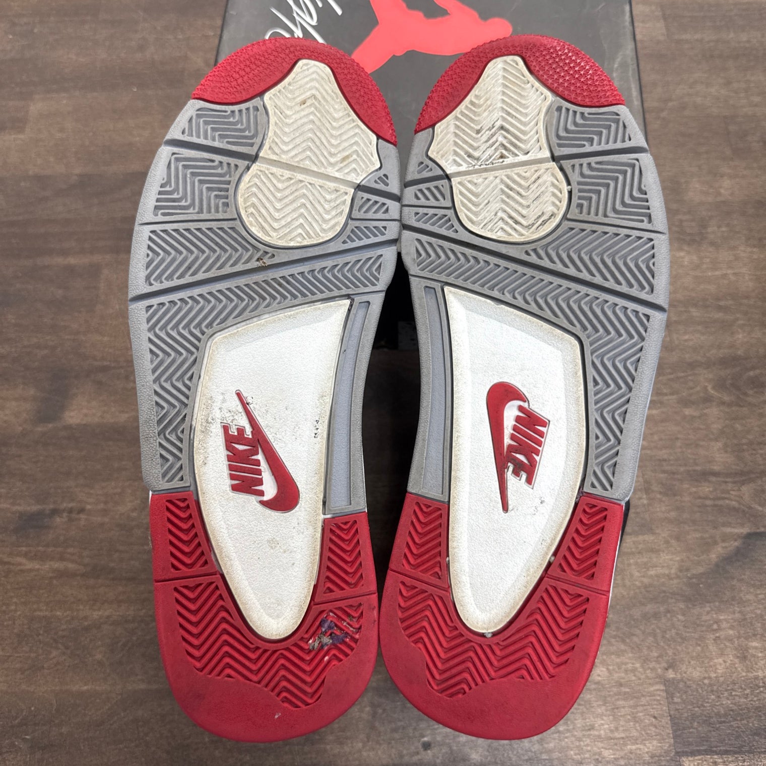 Bred Jordan 4 (2019) (USED)