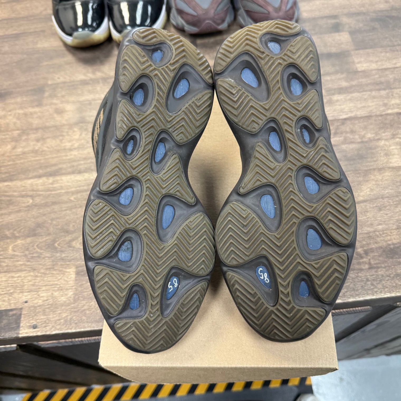 Clay Brown Yeezy 700 V3 (USED, No Box)
