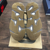Mauve Yeezy 700 (USED)