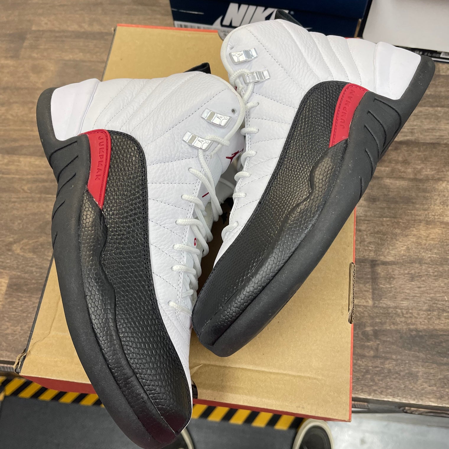 Taxi Flip Jordan 12 (USED)