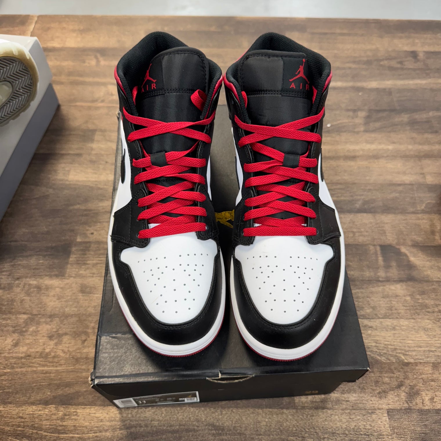 Gym Red Black Toe Jordan 1 Mid (USED)