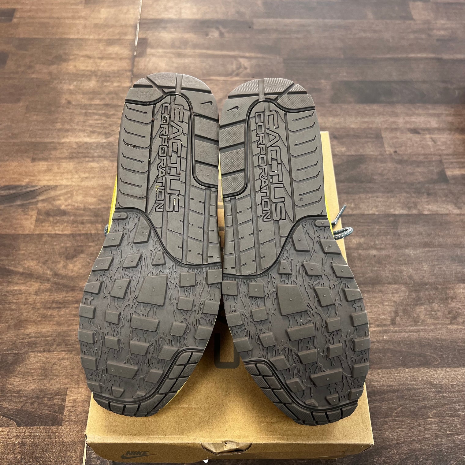 Saturn Gold Air Max 1 Travis Scott (USED)