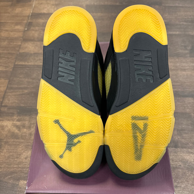 A Ma Maniere Dusk Jordan 5 (USED)
