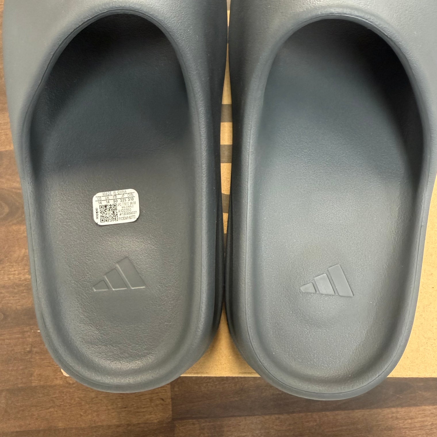 Slate Grey Yeezy Slide (USED)