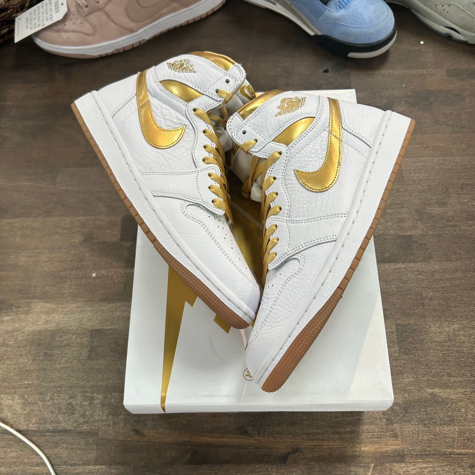 Metallic Gold Jordan 1 Retro High OG (Women's) (USED)