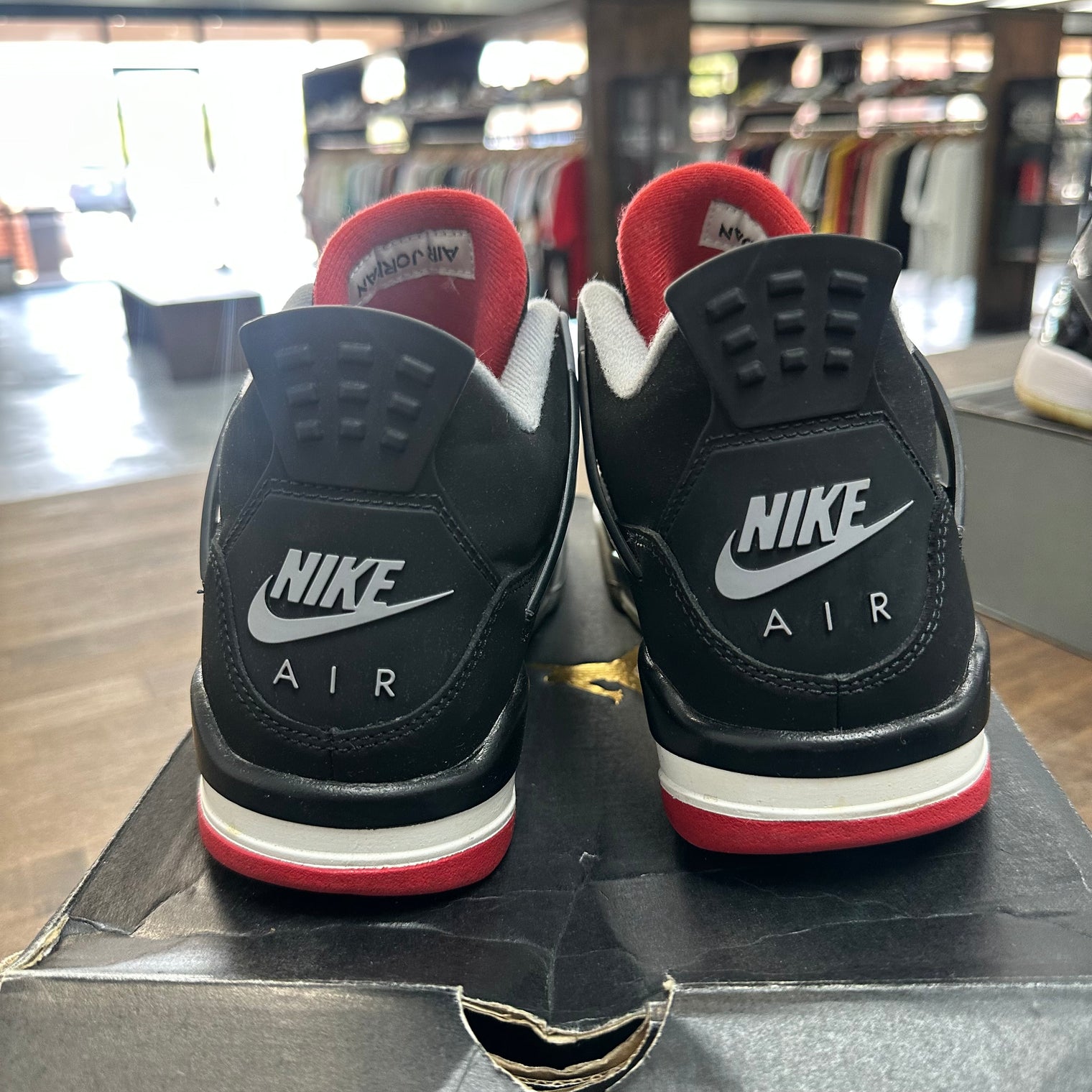 Bred Jordan 4 (2019) (USED)