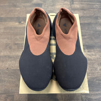 Stone Carbon Yeezy Knit Runner (USED)