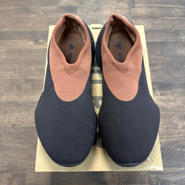 Stone Carbon Yeezy Knit Runner (USED)