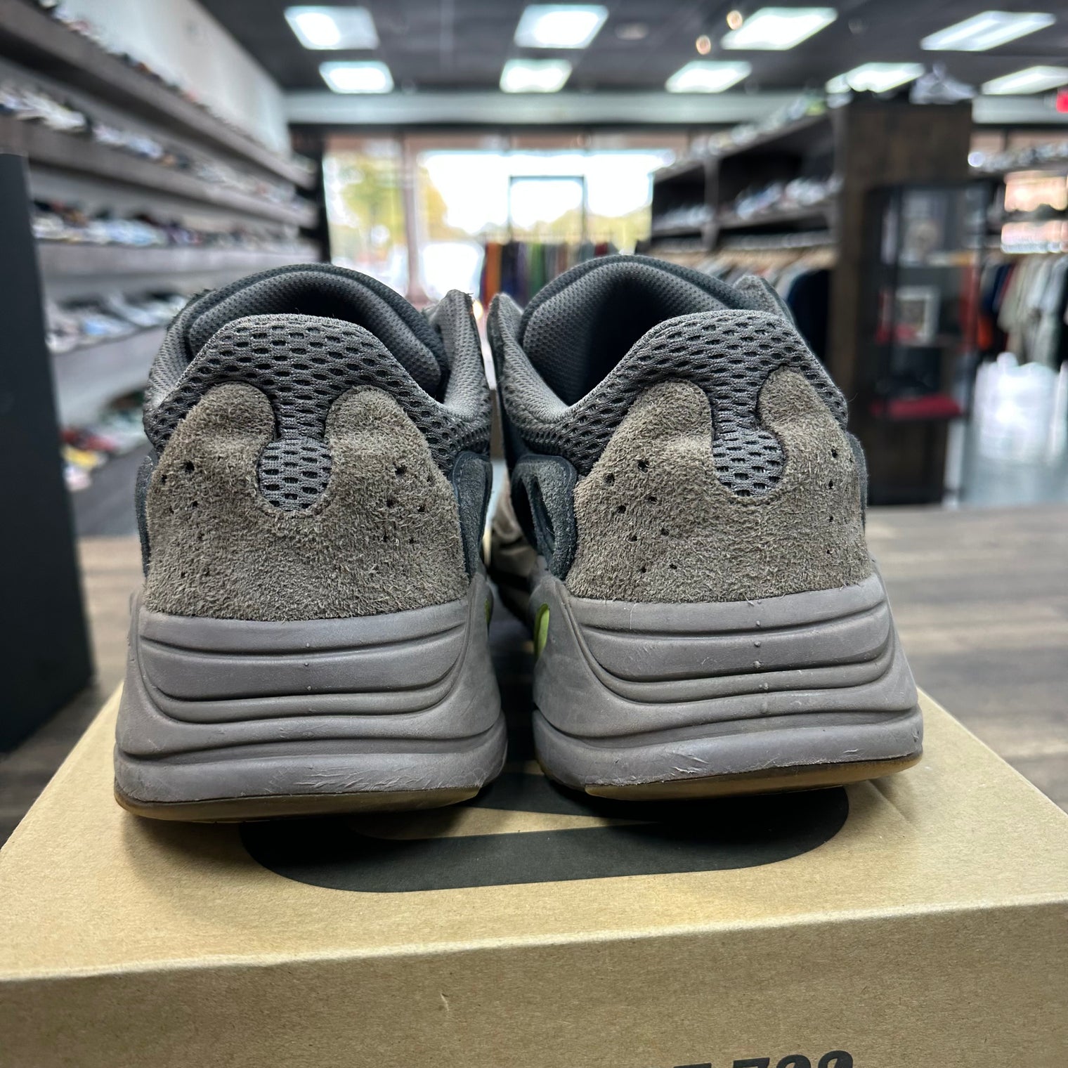 Mauve Yeezy 700 (USED)