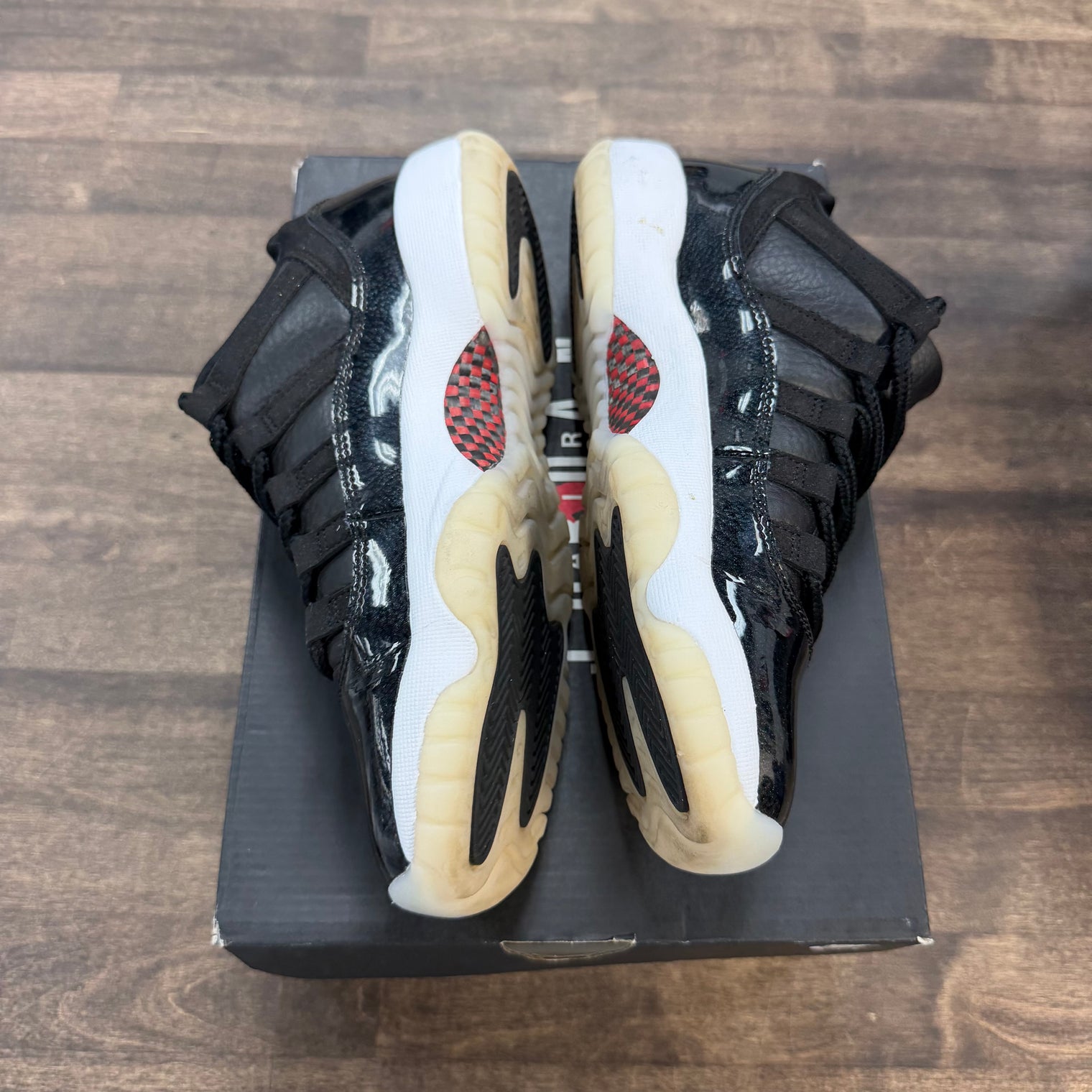 72-10 Jordan 11 Low (GS) (USED)