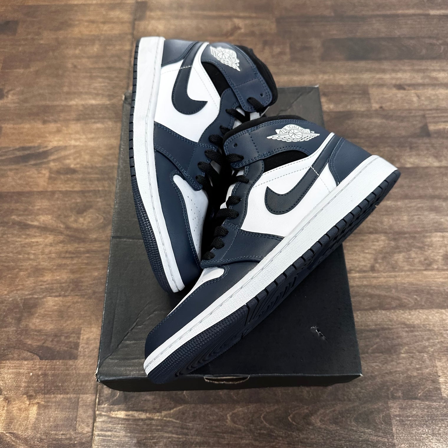 Armory Navy Jordan 1 Mid (USED)