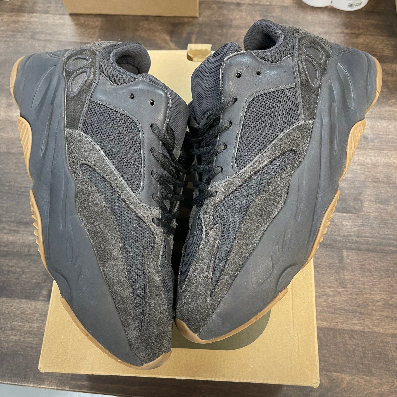 Utility Black Yeezy 700 (USED)